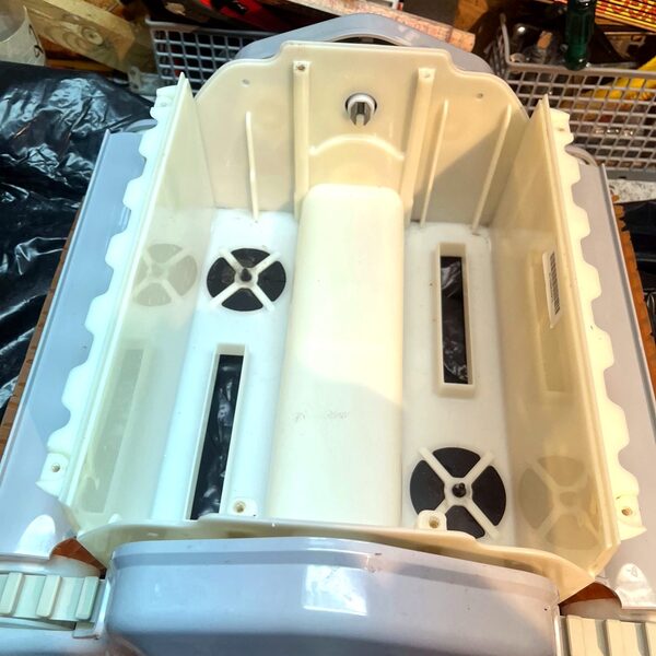 Maytronics poolrobot – insida/hölje vid service